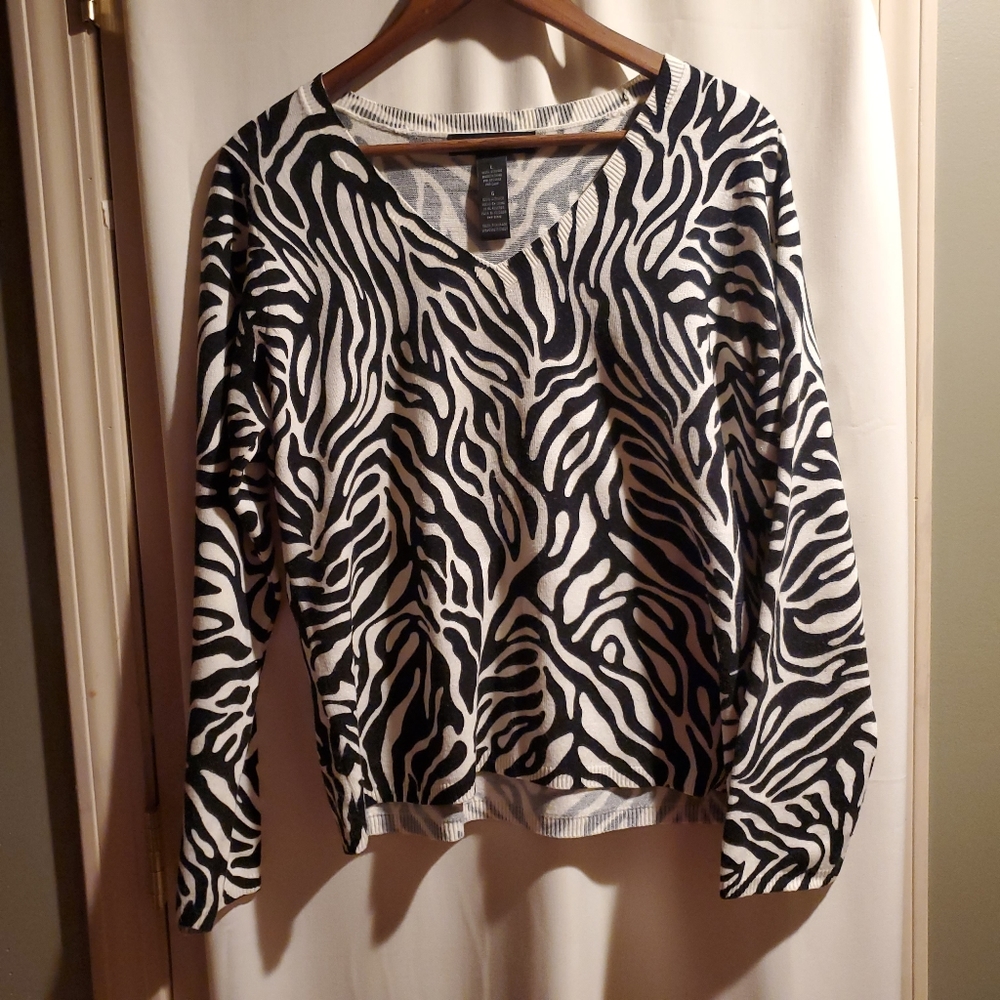 Josephine Chaus Zebra Print V Neck Light Sweater L
